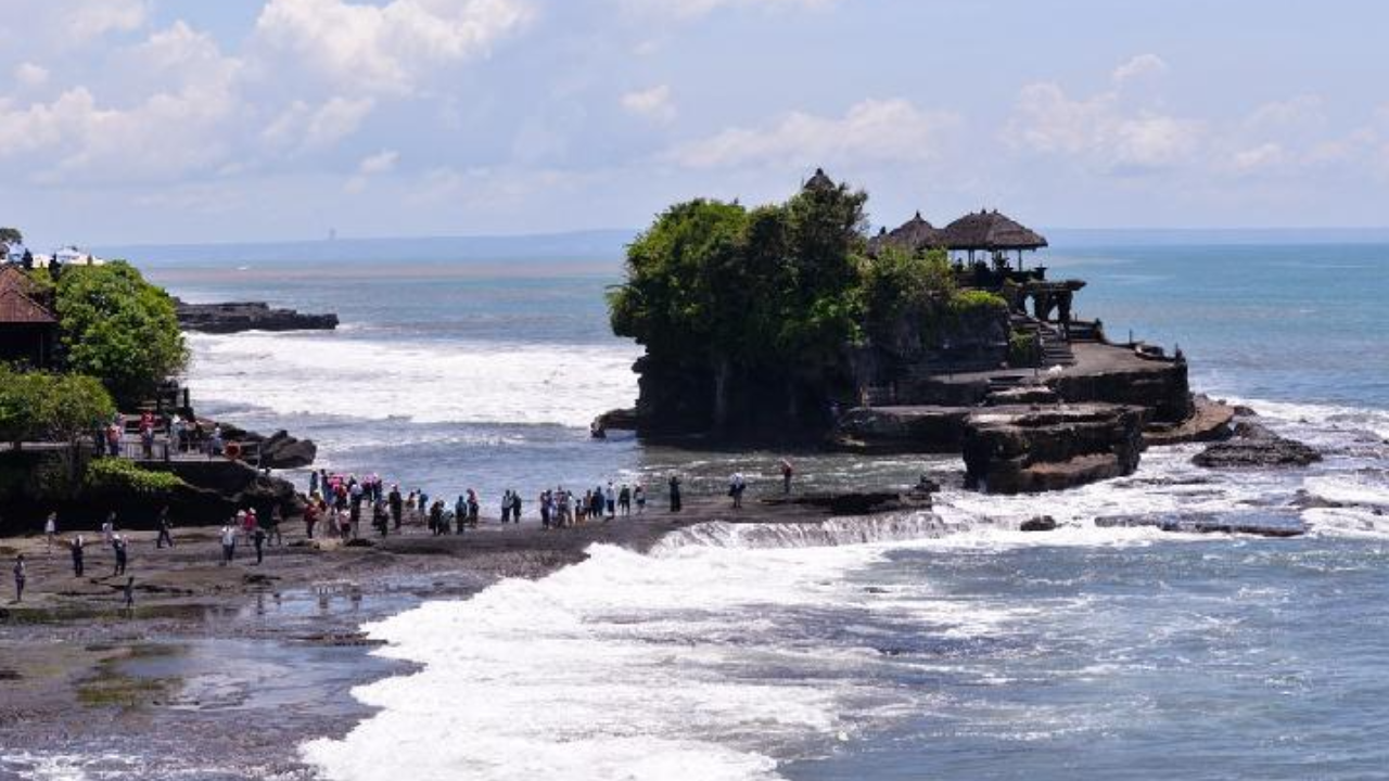 บาหลีเริ่มเก็บภาษีนักท่องเที่ยวต่างชาติ เพื่อปกป้องธรรมชาติและวัฒนธรรมของเกาะ