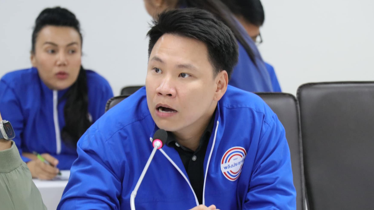 พปชร. ย้ำ ไม่ยอมรับบุคคลคุกคามขบวนเสด็จ ลั่น ต้องรับผลการกระทำ ไม่มีข้อยกเว้น