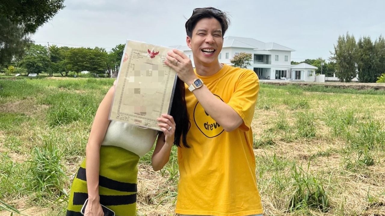 วาเลนไทน์นี้ปังมาก พิธีกรหนุ่มมอบโฉนดที่ดินให้ภรรยาเป็นของขวัญ