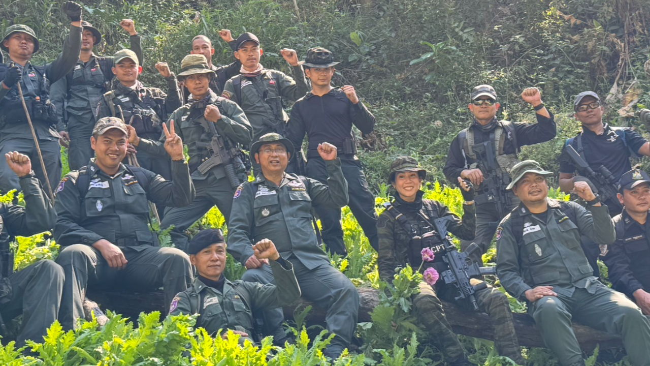 "จิตภัสร์" นำทีม กมธ.ตร.สภาฯ ขึ้นเหนือ "ตีฝิ่น" จี้ นายกฯ จัดงบฯ ปราบยา