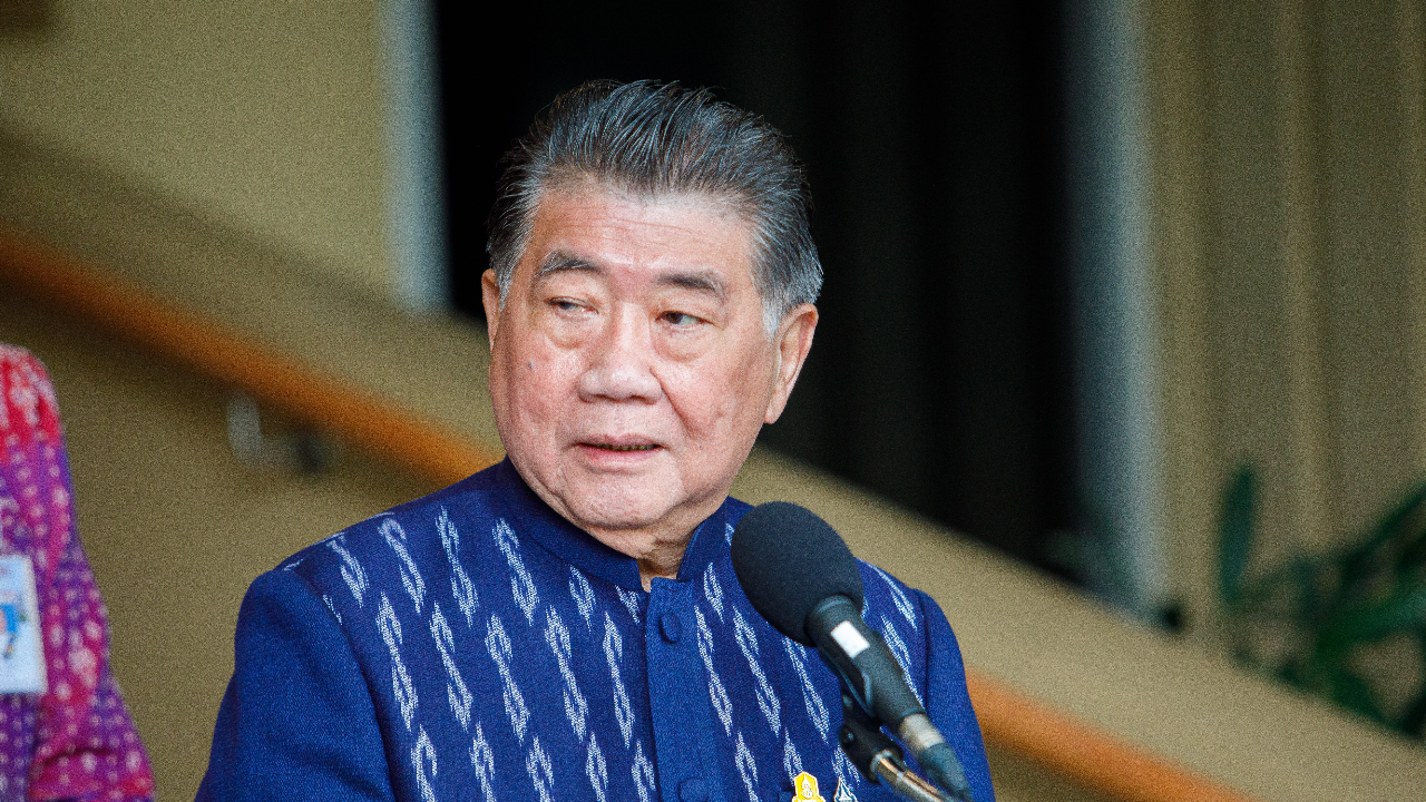 “ภูมิธรรม” ไล่ คนเห็นต่างเงินหมื่นให้ไปเดินตลาด บอกโครงการมาช้าดีกว่าไม่มา