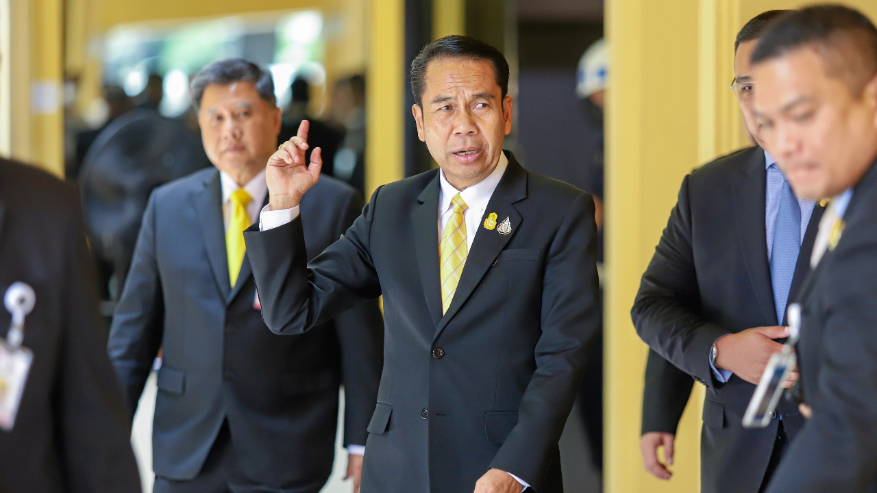 กลาโหม สั่ง สกัดไม่ให้เกิดเหตุอีก ไร้ปิดการจราจรเมื่อมี "ขบวนเสด็จ" นานแล้ว