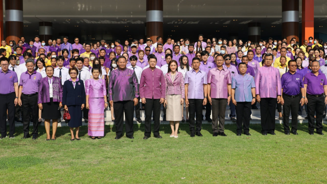 พ่อเมืองโคราช นำสวมเสื้อสีม่วง ถวายพระพร กรมสมเด็จพระเทพรัตนราชสุดาฯ