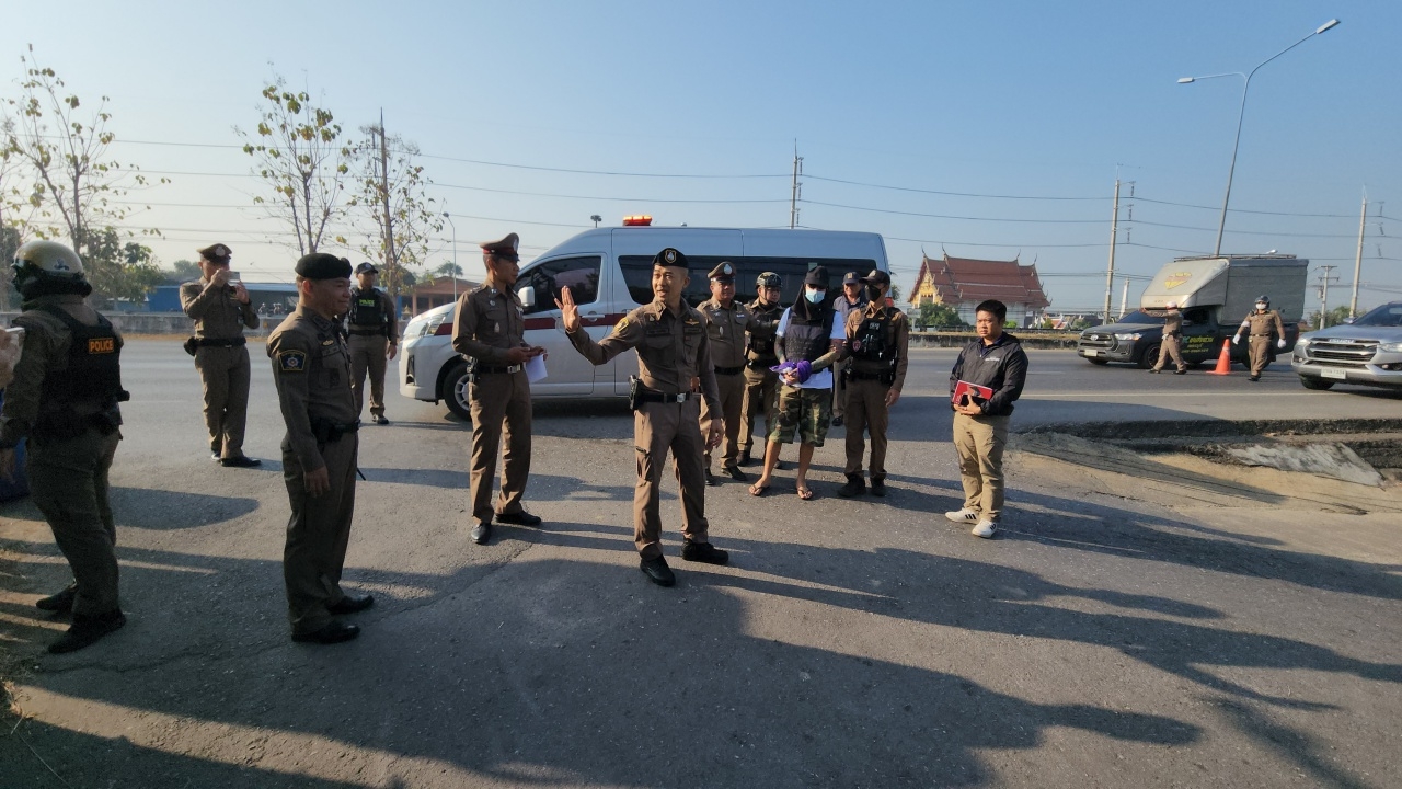 หิ้วทำแผนล่ม พี่สาว "อาร์ม ปืนโหด" ตะโกนบอกน้อง ยืนเฉยๆ ให้การชั้นศาลเท่านั้น