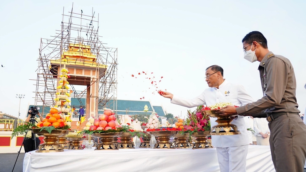 จัดมณฑปสนามหลวง รับพระบรมสารีริกธาตุเฉลิมพระเกียรติ 6 รอบ