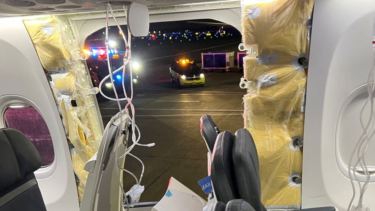 สหรัฐฯ เผยผลสอบเครื่องบินโบอิ้ง 737 Max อะแลสกา แอร์ไลน์ ประตูหลุดกลางเวหา