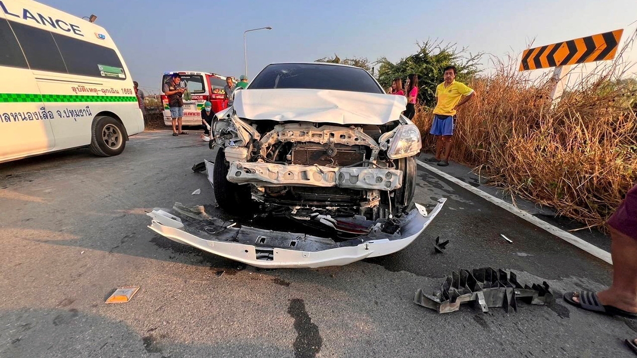 ชนรถนักเรียน