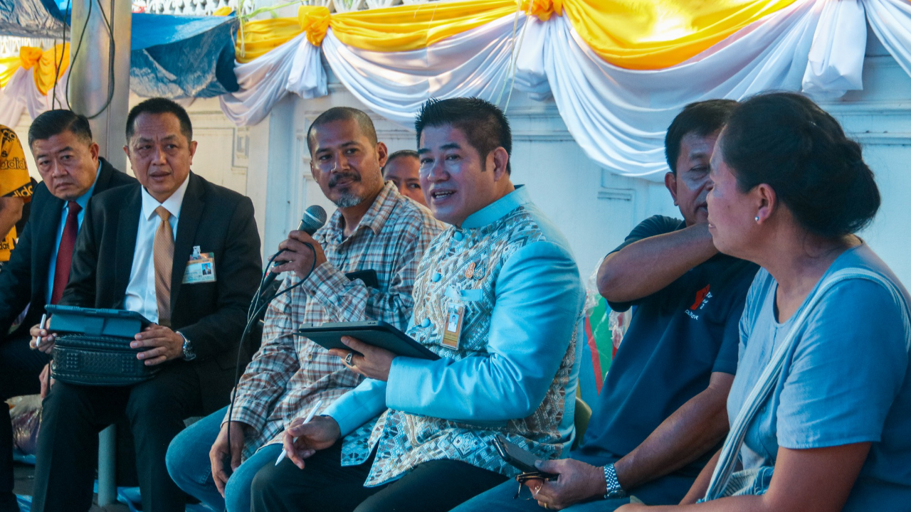 “ธรรมนัส” คุยกลุ่มพีมูฟ หาข้อสรุปปมปัญหาที่ดิน-การดำเนินคดีกับประชาชน