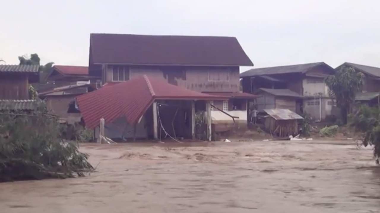 ลำปางฝนถล่มท่วมแล้ว 4 อำเภอ รพ.แจ้ห่ม เปิดปกติวันนี้หลังโดนน้ำป่าถล่ม