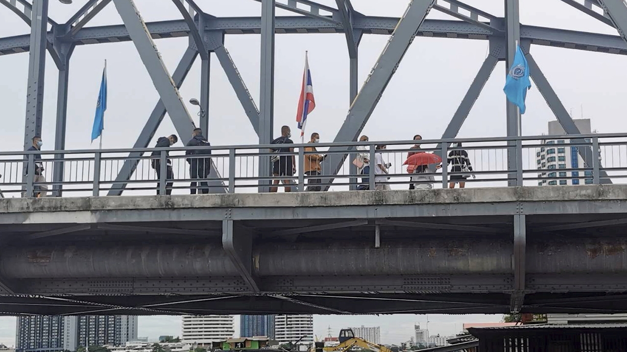 พิษรักสามเส้า ส.ต.ต.โดดสะพาน จมหายข้ามวัน เมีย-กิ๊กยืนงง เลือกไม่ลงตัว