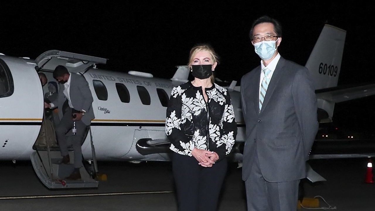 ไม่สนจีนค้าน ส.ว.สหรัฐฯ นั่งเครื่องบินกองทัพ เยือนไต้หวันอีก