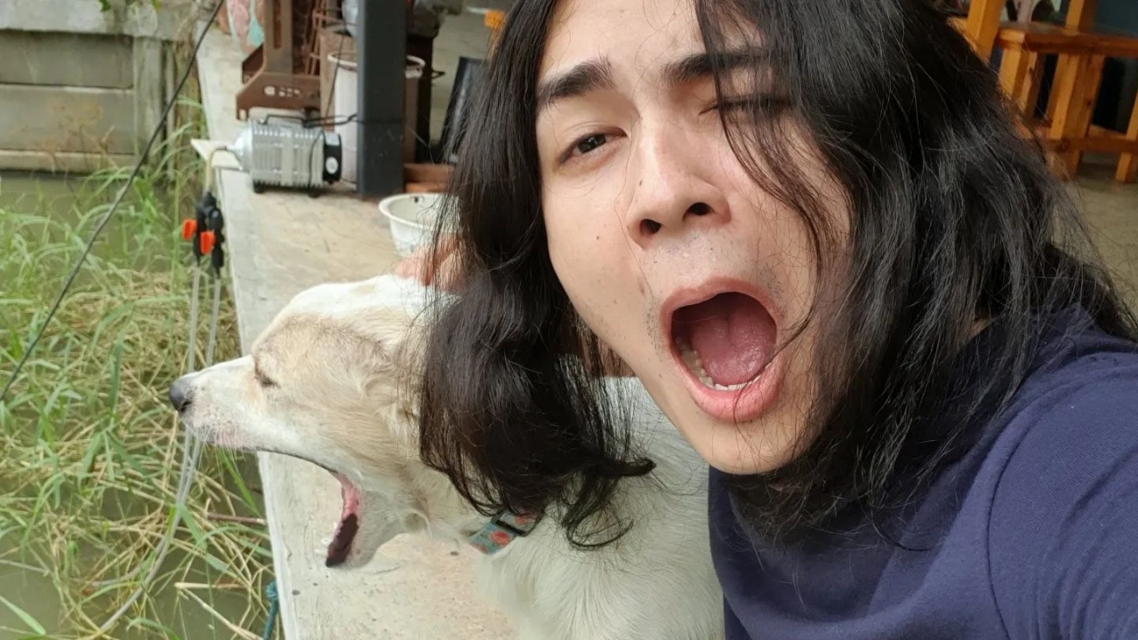 สร้างตำนานไม่เคยแผ่ว แน็ก ชาลี ถูกงูเหลือมกัด แต่ยังอารมณ์ดีได้