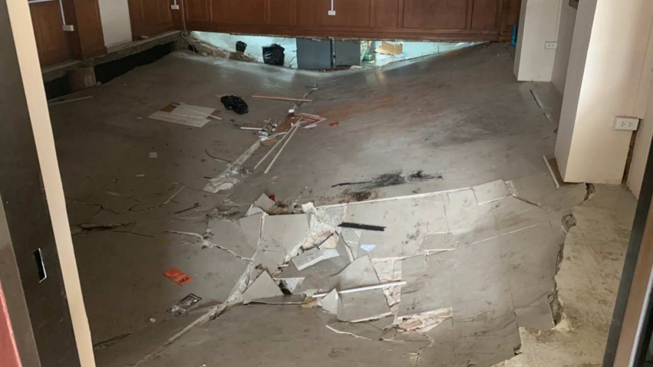 สน.หัวหมาก พื้นห้องปฏิบัติจราจรทรุดตัวไร้เจ็บ โครงสร้างหลักยังปลอดภัย