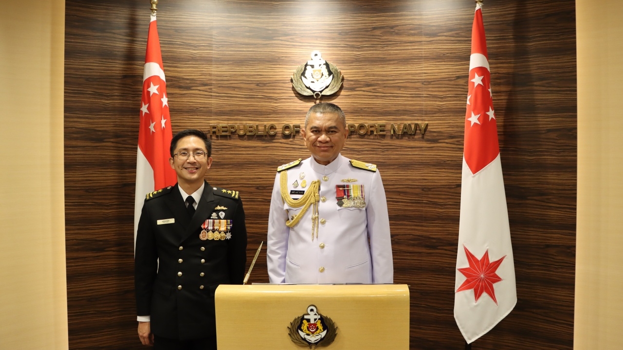 ผบ.ทร. เยือน สิงคโปร์ รับเครื่องอิสริยาภรณ์ เชิดชูเกียรติด้านการทหาร