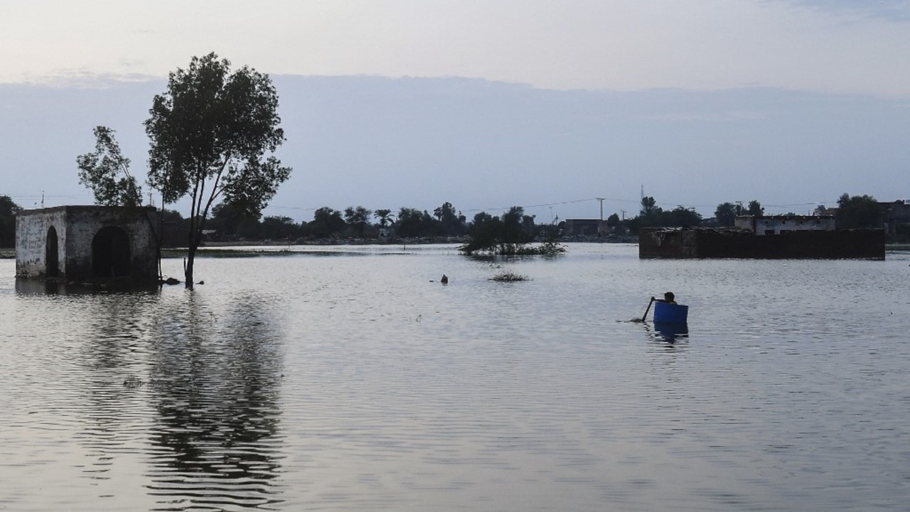 ปากีสถานอ่วม น้ำท่วมหนักกระทบคน 33 ล้าน แค่ 3 เดือนดับเฉียดพันศพ
