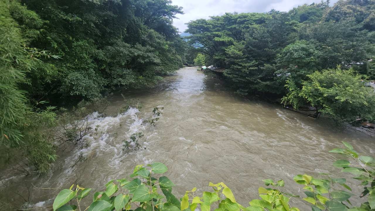 นครนายกยังเฝ้าระวังน้ำป่า ต.สาริกา-ต.หินตั้ง คาดฝนตกหนักอาจทะลักอีกรอบ