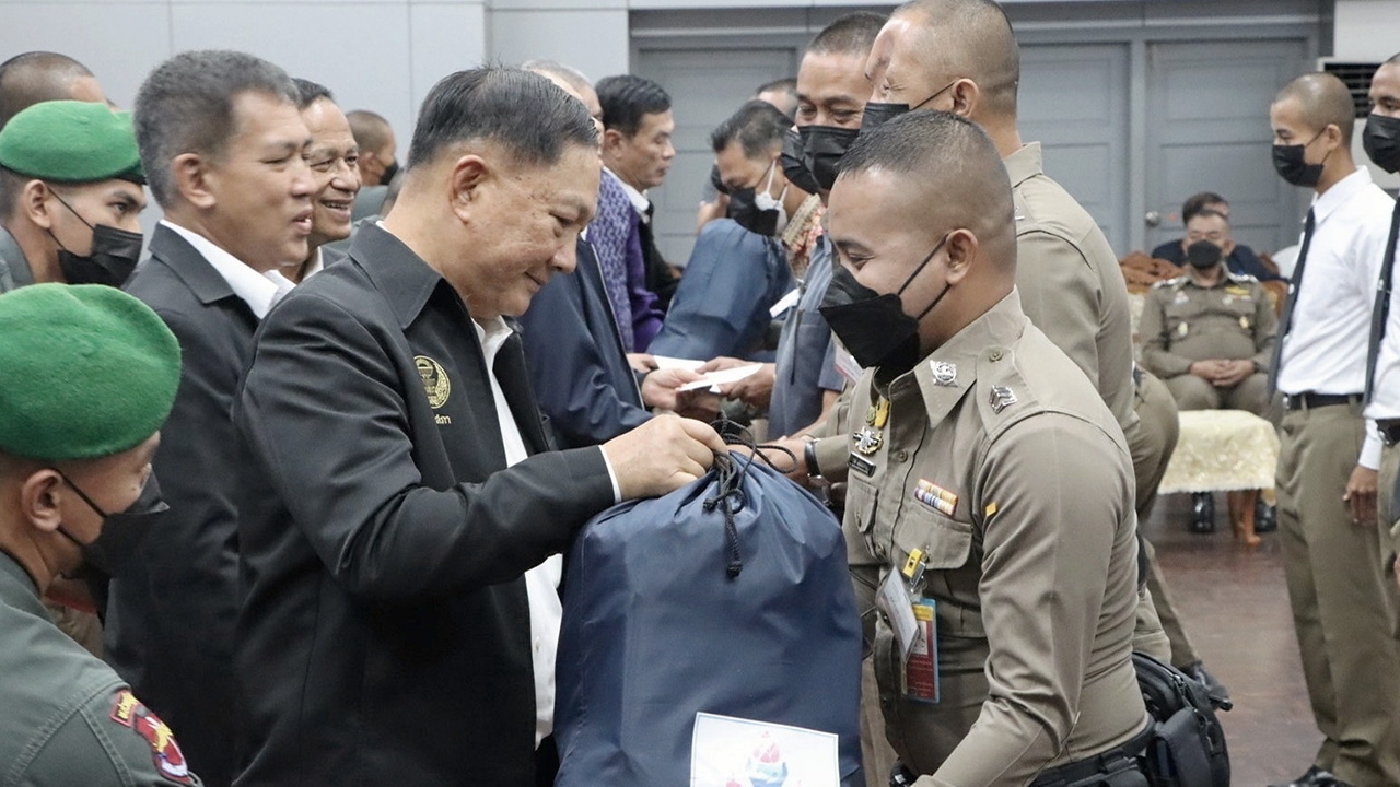 นายผู้ไม่เคยทิ้งน้อง ที่ร่วมรบอยู่เคียงข้าง