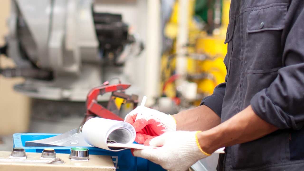 เปิดรับสมัครชายไทย จำนวน 15 อัตรา ไปทำงานที่ประเทศสหรัฐอาหรับเอมิเรตส์