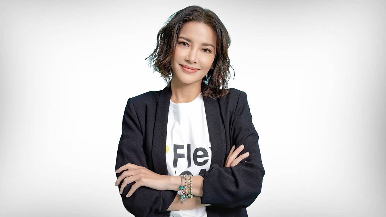 “อ้อม” นำทีมฟาด! Flex 104.5 สร้างปรากฏการณ์ เนรมิตเวทีคอนเสิร์ตกลางสวนสนุกพัทยา