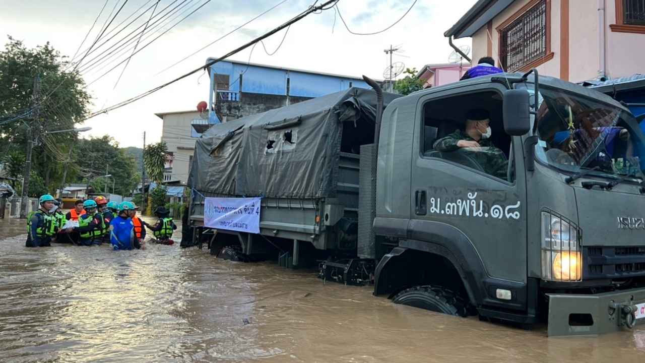 ทบ. นำทหารช่วยน้ำท่วมเหนือ-อีสาน พร้อมเร่งป้องโบราณสถานลุ่มเจ้าพระยา