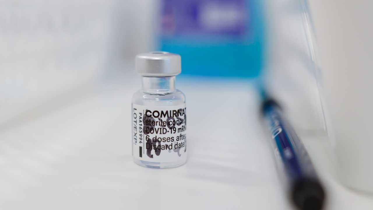 อย. อนุมัติ วัคซีนไฟเซอร์ ฝาจุกสีม่วงแดง ฉีดในเด็ก อายุ 6 เดือน-5 ขวบ