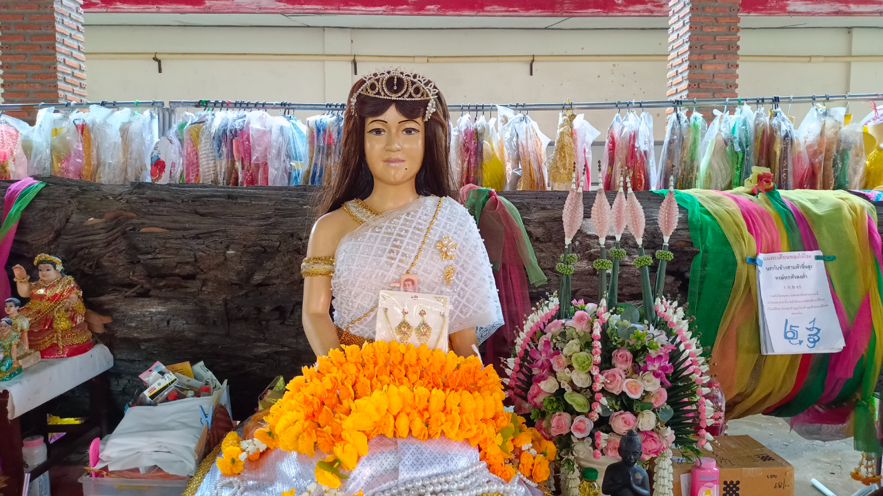 คอหวยช่วยกันไขคำปริศนา ถอดรหัส "เลขเด็ด" แม่ศรีมณีทอง ลุ้นโชค 1/9/65