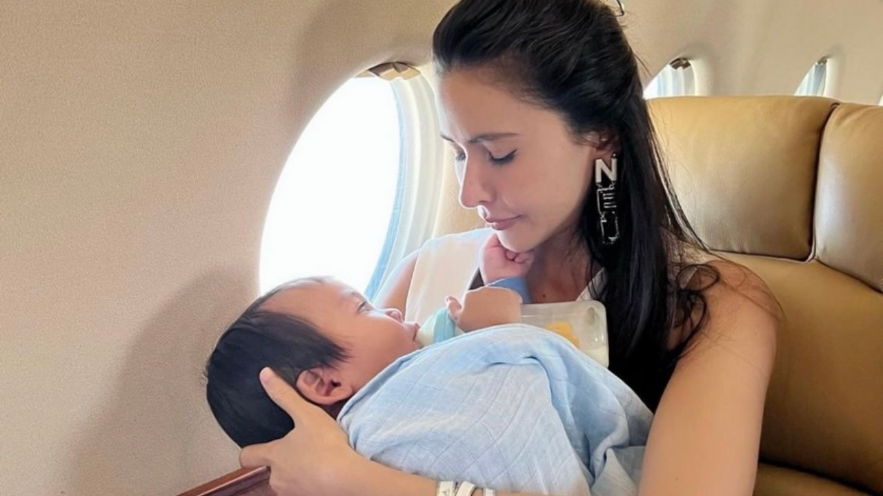 ศรีริต้า พาลูกชายขึ้นไพรเวตเจ็ตครั้งแรก ไปเที่ยวต่างประเทศ