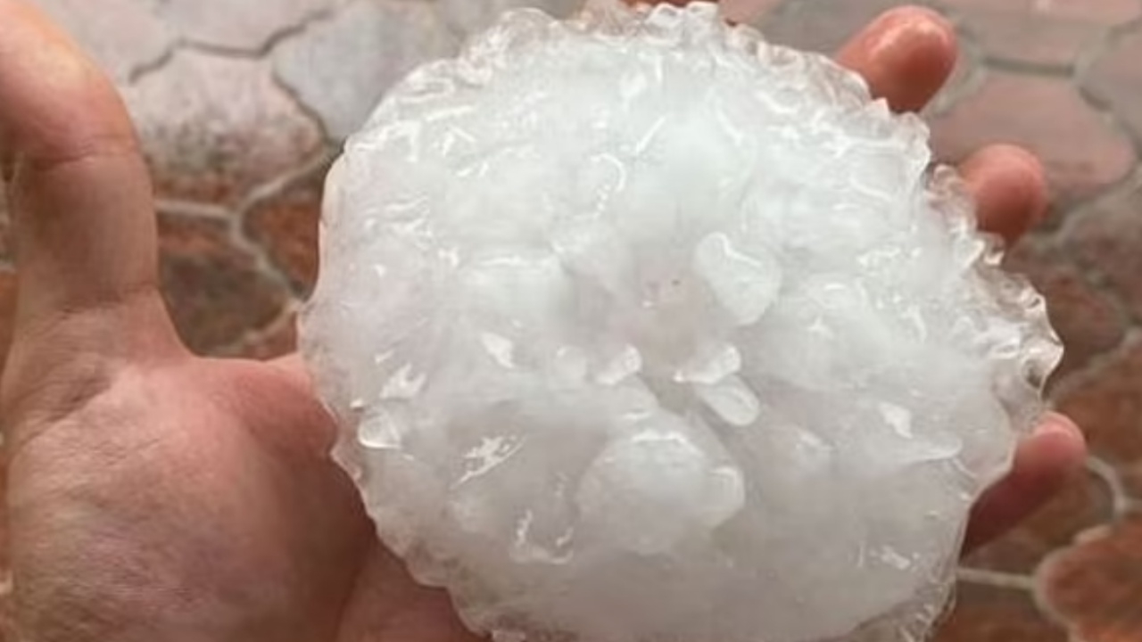 ช็อก  เด็กหญิงวัย 1 ขวบในสเปน โดนลูกเห็บยักษ์ ตกใส่หัวเต็มๆ ดับสลด