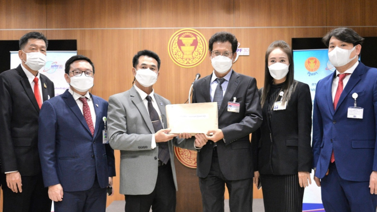 ฝ่ายค้านยื่นหลักฐานเพิ่ม เพื่อประกอบการพิจารณาศาลรัฐธรรมนูญ ปมนายกฯ 8 ปี