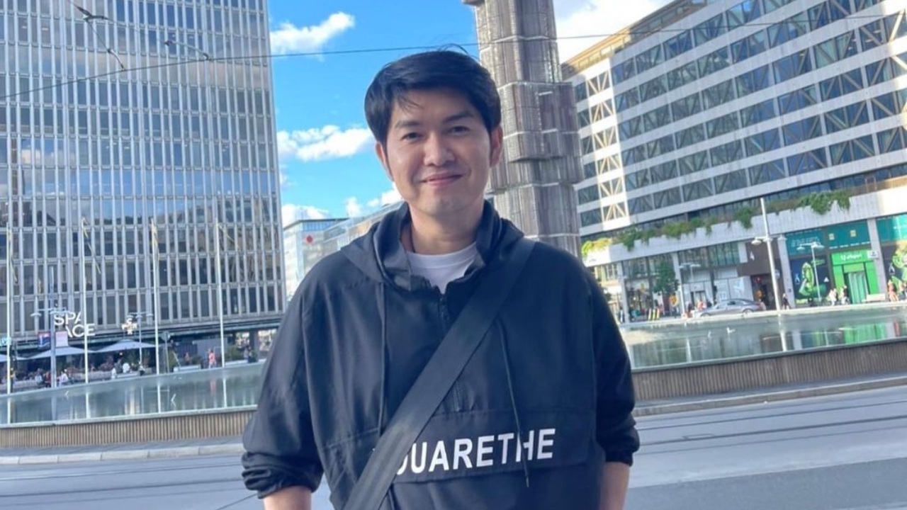 กุ้ง สุทธิราช พาชมคฤหาสน์ เล่าเรื่องลี้ลับในบ้านที่สร้างบนกองฟอนเก่าของวัด