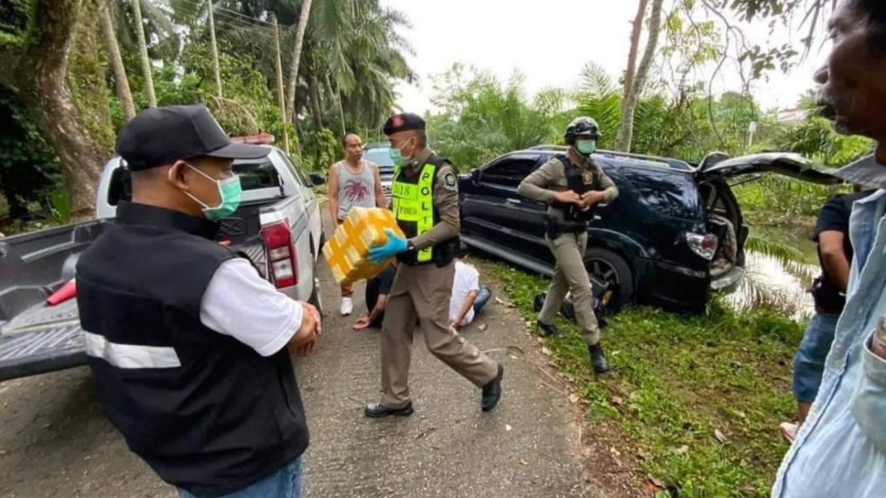 จับผัวเมียขนยาบ้า 2 ล้านเม็ด ยัดมาในฟอร์จูนเนอร์ ตร.ตาไวเห็นขับส่าย