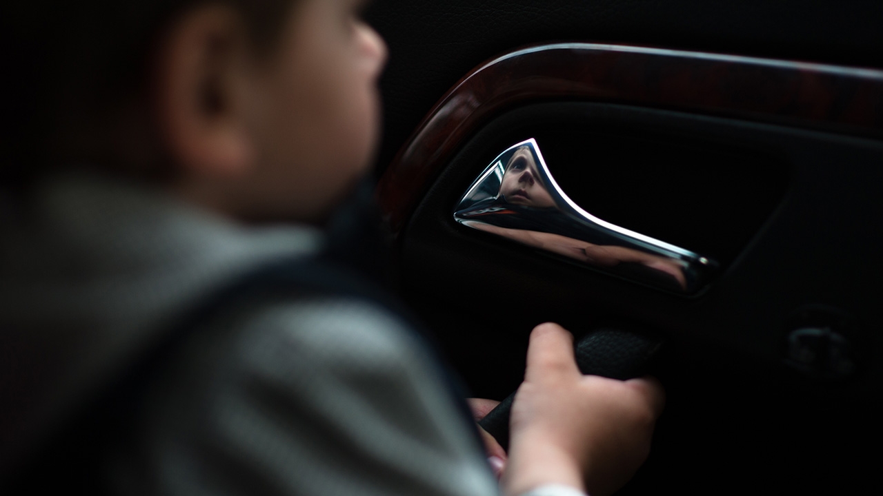 อย่าประมาท - นับจำนวน - ตรวจตรา 3 วิธีที่ต้องทำ ป้องกันการ "ลืมเด็กในรถ"