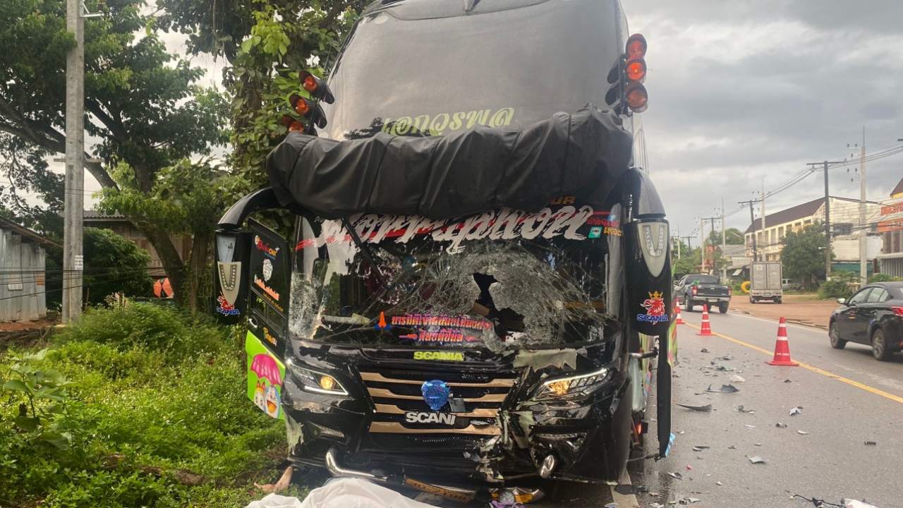 สลด 3 สาวขี่จยย.ไปเก็บลำไย รถทัวร์พาครูกลับจากทัศนศึกษา ชนดับ