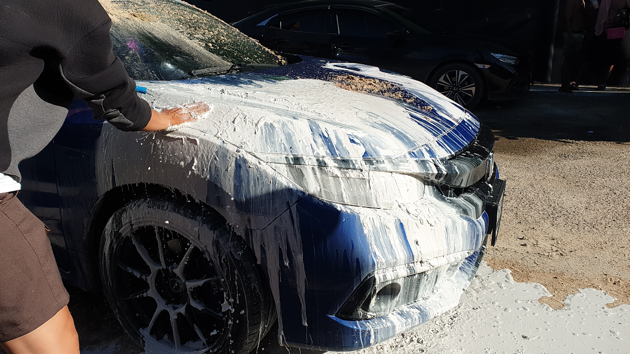 สาวปล่อยโฮ เช้ามาโดนคนสาดสีใส่รถเก๋งเละทั้งคัน ซ้ำทิ้งข้อความสุดหยาบ