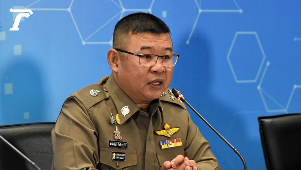 “Big Den”, the police commander.  “Thiti” is the police commander.  “Big Pom” sits at the head of the table, darting towards “254 generals” without turning around.