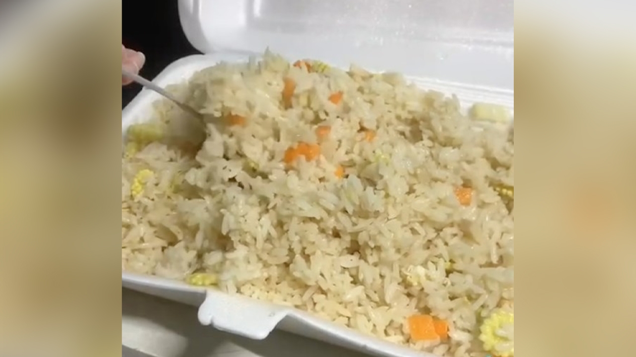 ฟังอีกมุม ร้านอาหารงัดหลักฐานแจงปม สั่งข้าวผัดทะเลได้ข้าวผัดเจ จ่อดำเนินคดี