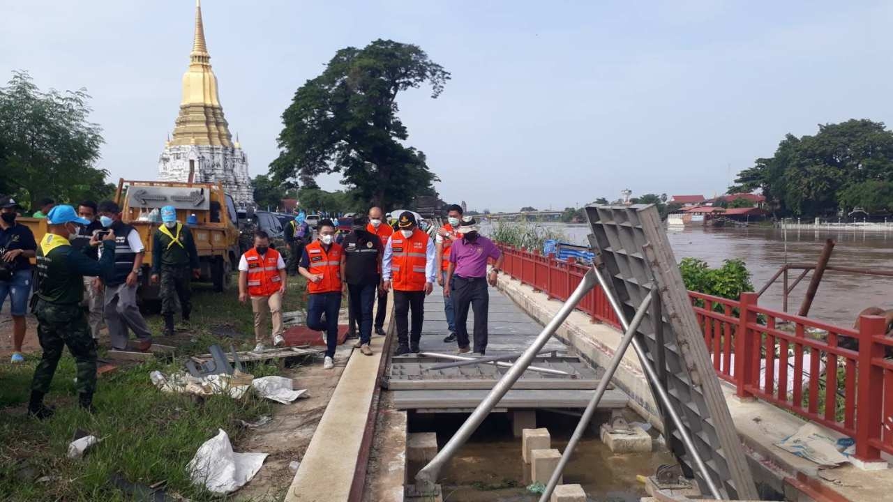 เทศบาลนครกรุงเก่า ยกคันกั้นน้ำและตั้งคันดินสูง ป้องกันน้ำท่วมเกาะเมือง