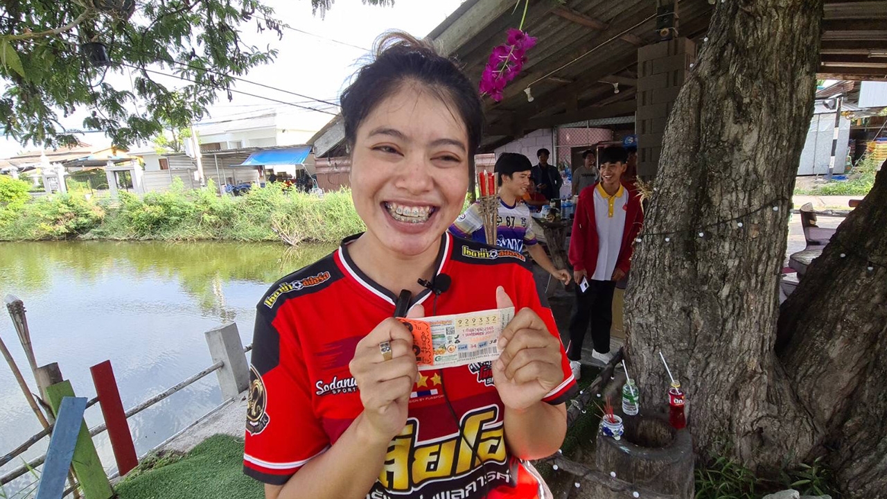 แม่ค้าหมูกระทะ ปิดร้านเลี้ยง ดวงสุดปัง ถูกที่ 1 รับเงิน 12 ล้าน