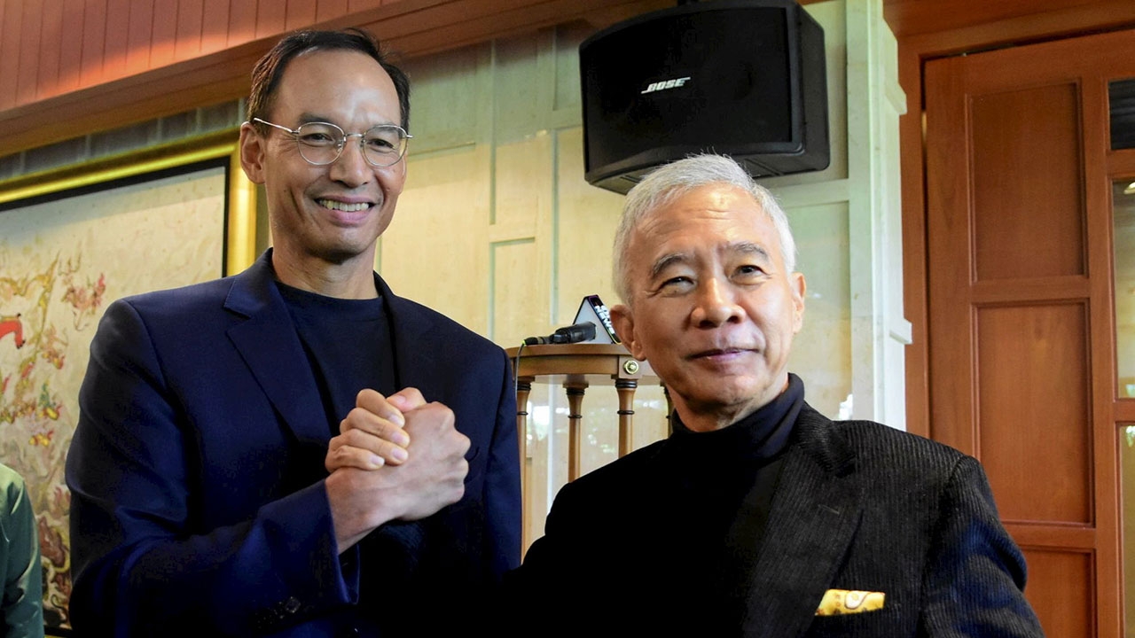 จับมือสู้ 
