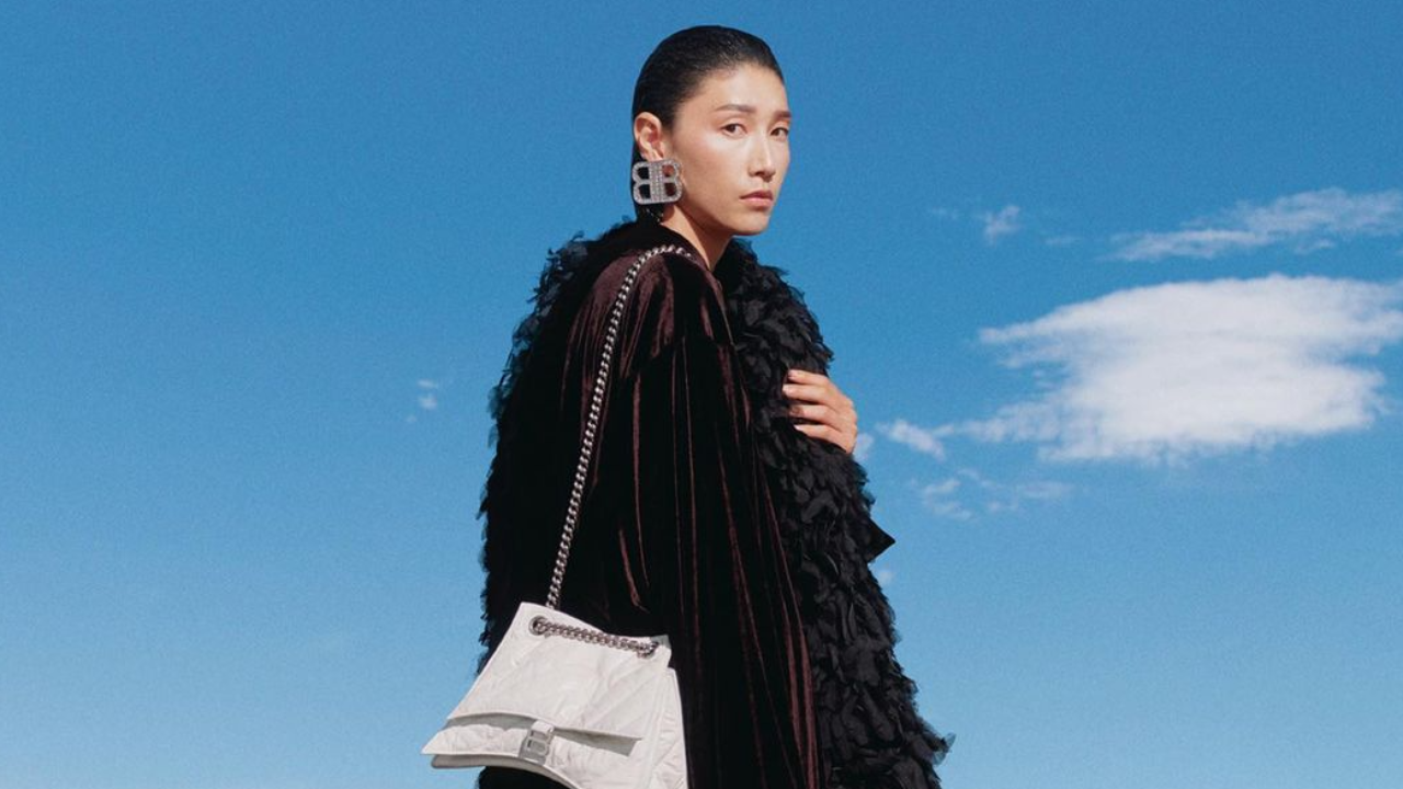 “คิม ยอน คยอง” สลัดลุคนักวอลเลย์บอล โดดถ่ายแบบเคมเปญใหม่ “บาเลนเซียกา”