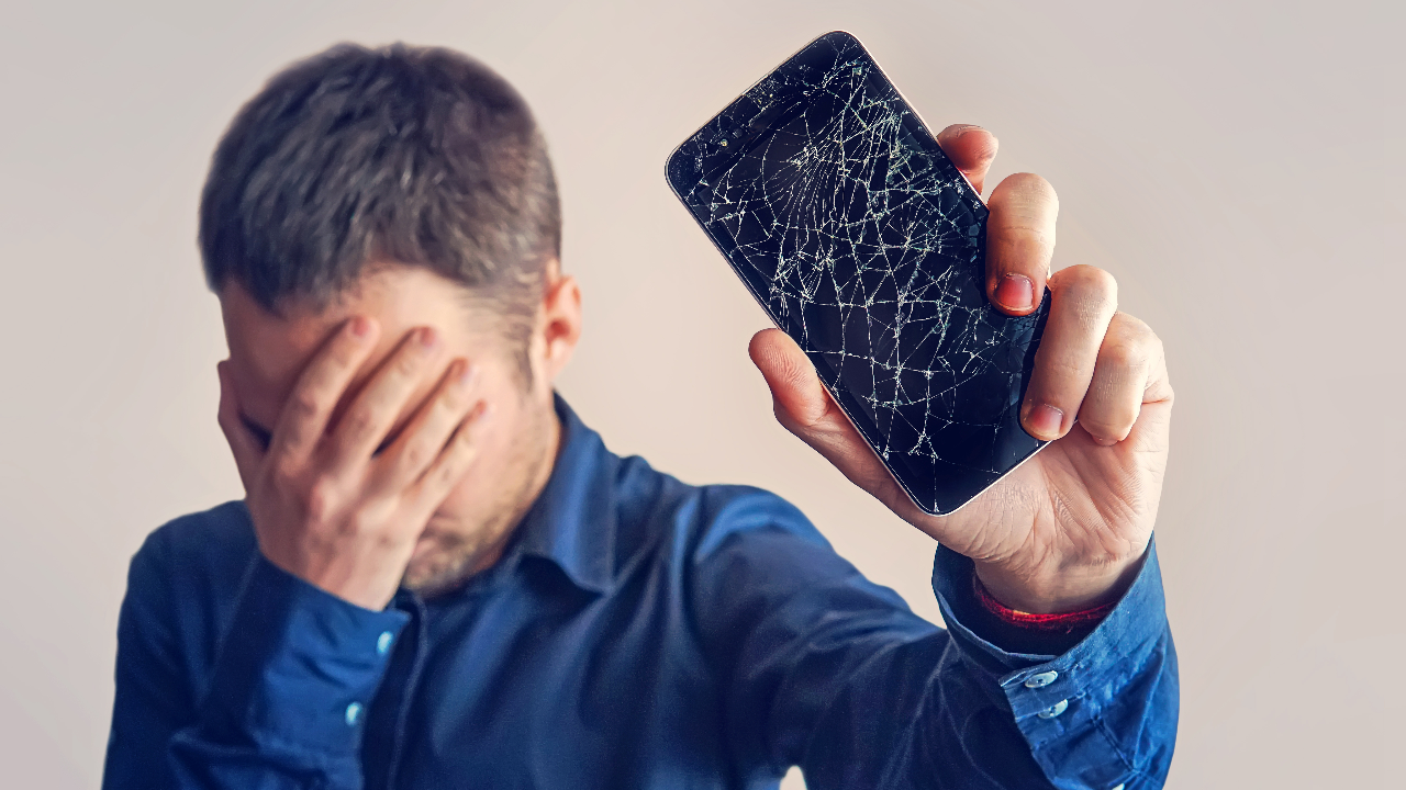 เปิดความหมาย "ฝันว่าโทรศัพท์หน้าจอแตก" เป็นลางร้ายจริงหรือไม่?