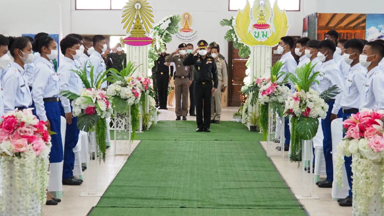 ผบ.ฉก.ปัตตานี มอบหมวก 4 เหล่าทัพให้ นร. 3 จชต.ที่ผ่านฝึกวิชาทหาร