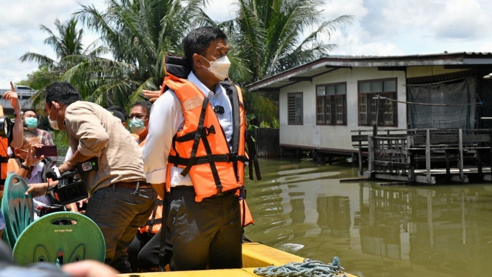 รับมือ 4 คลองหลัก “ชัชชาติ” ลุยศึกแก้นํ้าท่วมกรุง ฝนตกอ่วม