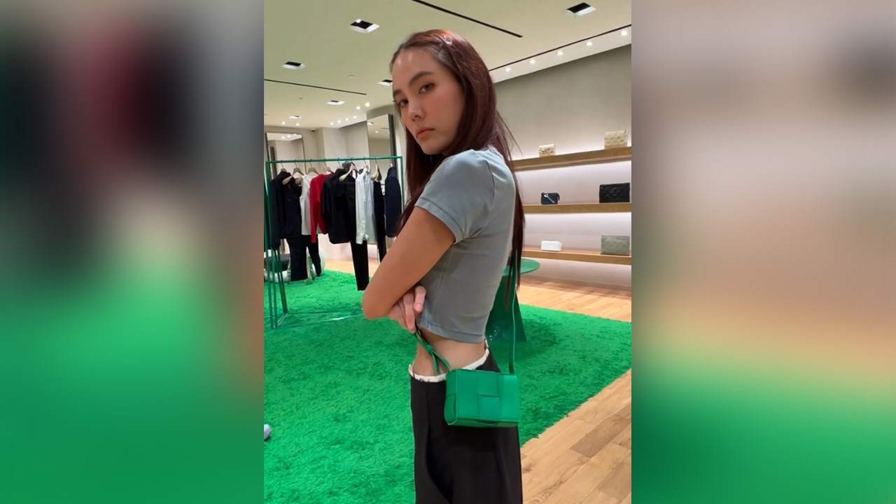 เจนี่ โชว์กระเป๋าใบใหม่ แต่คนโฟกัสผิดจุด เอวแม่บางมาก (คลิป)