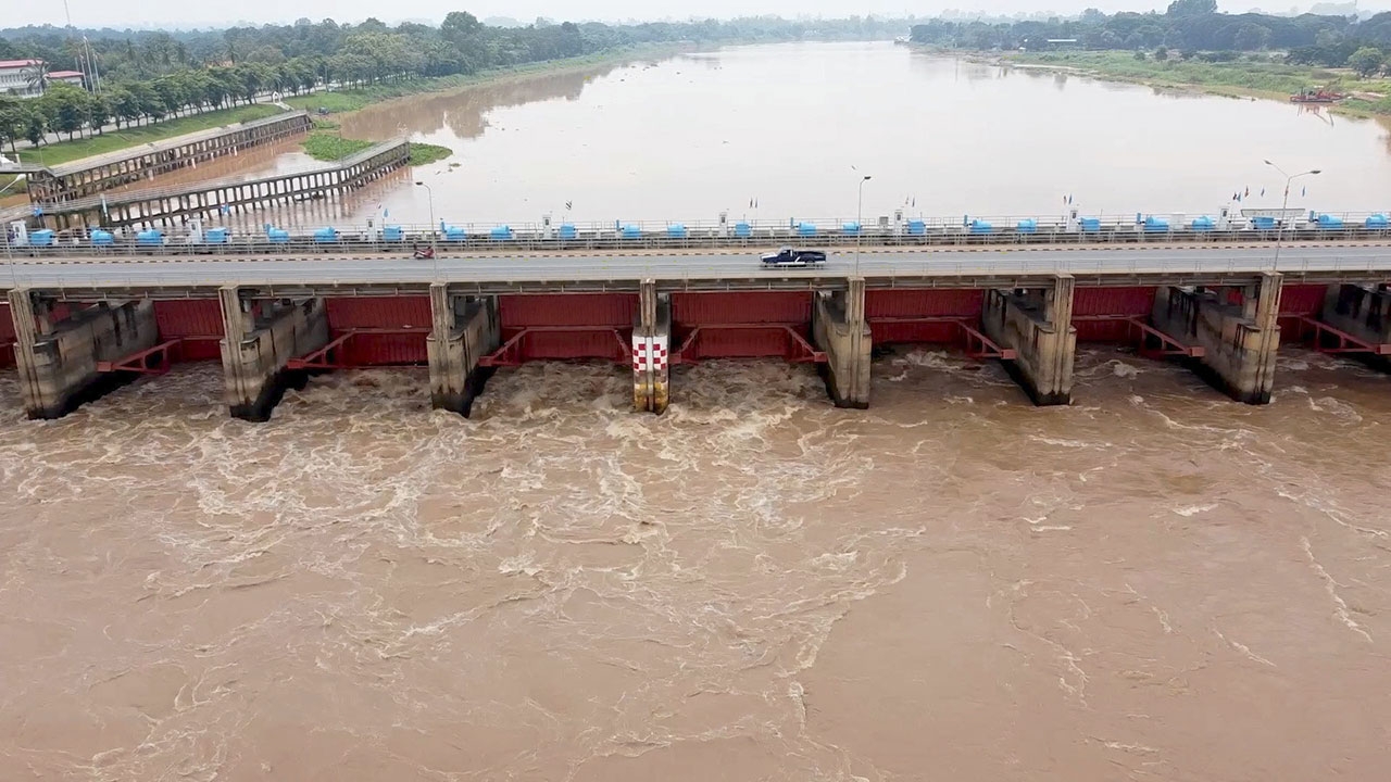 ภาคกลางระวังจม เขื่อนเจ้าพระยาเร่งระบาย เป็น 2,000 ลบ.ม.ต่อวินาที