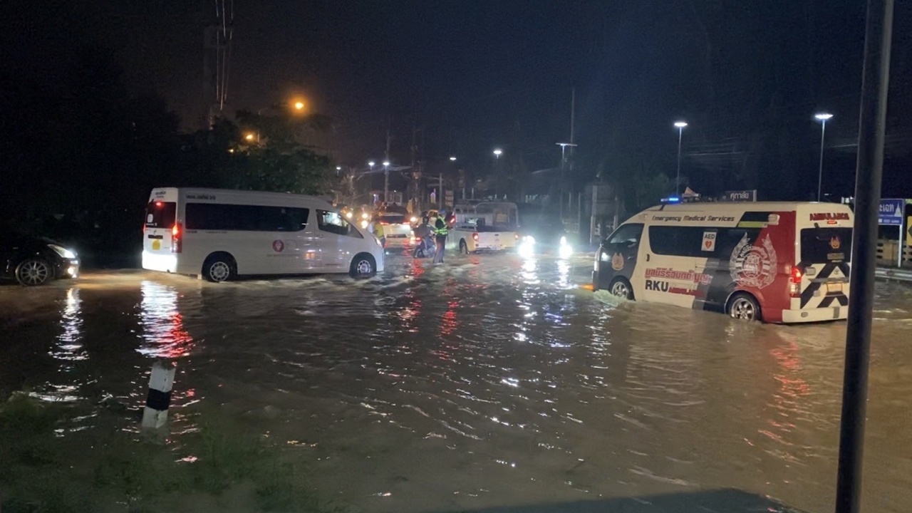 ฝนตกกระหน่ำท่วมนิคมพัฒนา ชาวบ้านโกลาหล อยู่มานานไม่เคยเจอ