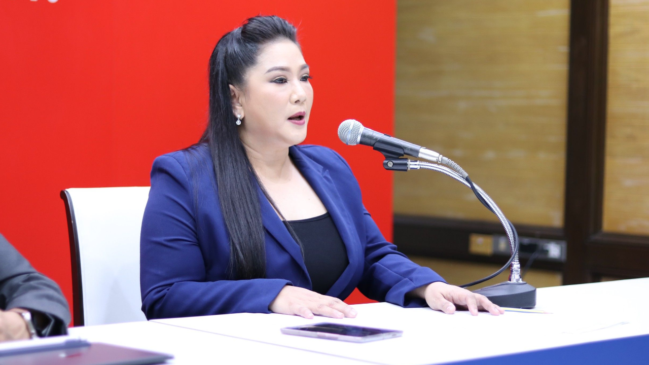 “ตรีชฎา” ทิ้งบอมบ์ พี่น้อง 3 ป.บ้อท่า-รมว.พาณิชย์ สิ้นปัญญา แก้ของแพง