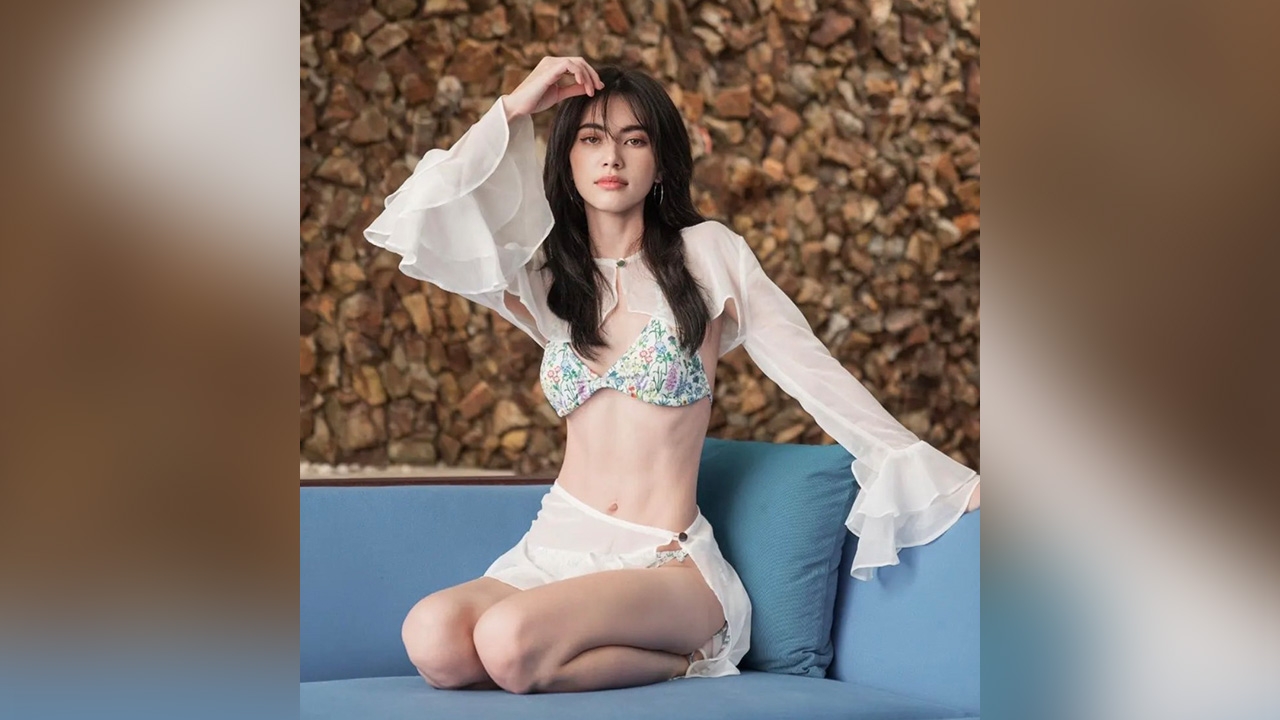 ใหม่ ดาวิกา ใส่บิกินีลายดอกแจกความสดใส เห็นแล้วอยากจะหยิกเอวบางๆ 