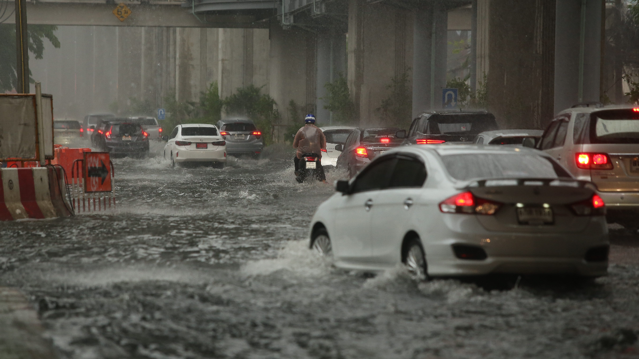 เตือนฉบับ 3 เช็กรายชื่อจังหวัดได้รับผลกระทบ ฝนถล่มหนัก 5-9 ก.ย. 65