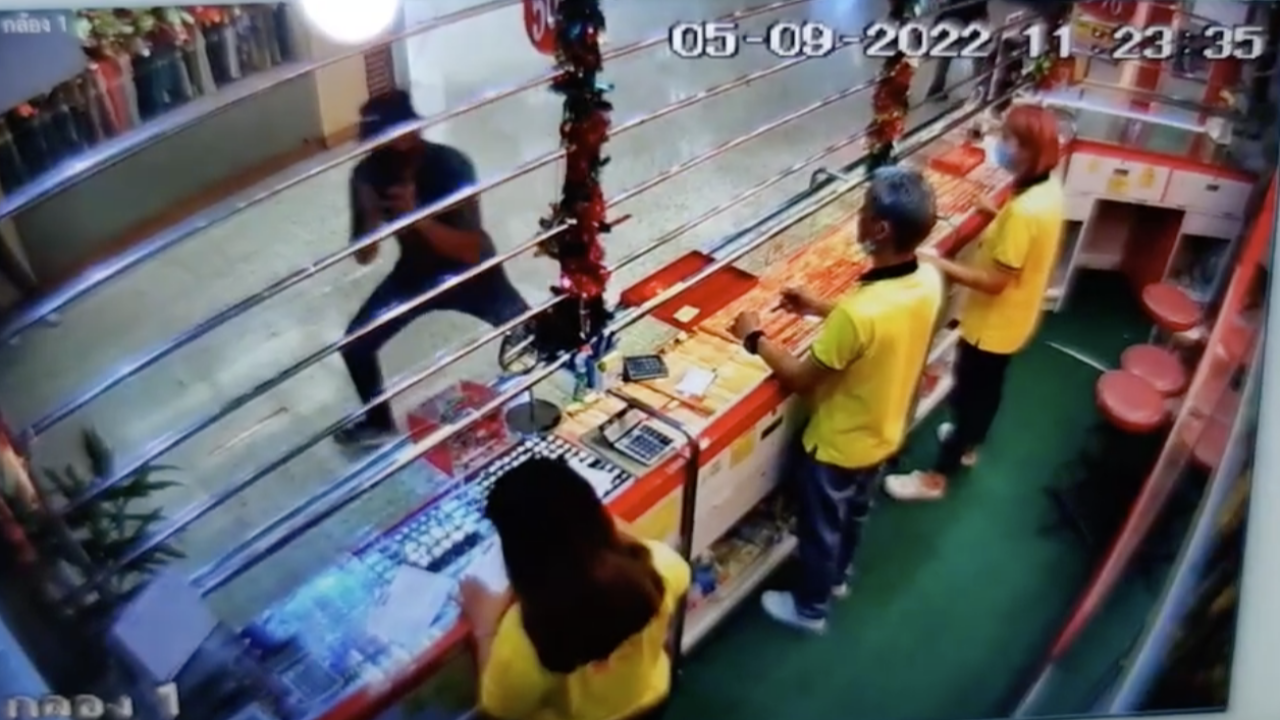 โจรมีพิรุธ จับทองเส้น 3 แสนมือสั่น ก่อนบอก "ขอนะพี่" คว้าวิ่งหนี